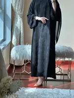 Abaya à manches chauve-souris imprimée en feuille d'or-Robe islamique élégante ouverte sur le devant pour les femmes prête à être expédiée