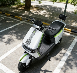Venta al por mayor de fábrica: Scooter eléctrico Art de 60V y 2000W con batería de litio para pasajeros adultos, ideal para desplazamientos. La potencia de 2000W proporciona una gran autonomía. - Product Image 1