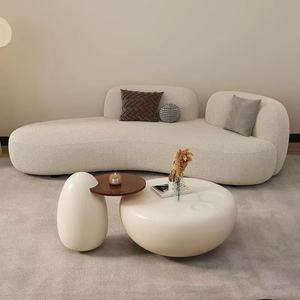 Canapé incurvé en fausse fourrure d'agneau pour trois personnes, style nordique de luxe, mobilier de salon moderne avec design segmenté - Product Image 3