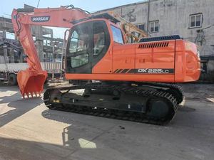 Excavadora de cadenas pesada usada Doosan DX225 de 22 toneladas con pocas horas de trabajo, motor Cummins y bomba de engranajes, maquinaria de excavación en venta - Product Image 4