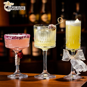 Verre à cocktail transparent gaufré en cristal vintage à longue tige pour mariage et anniversaire - Product Image 1