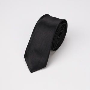 Cravates en soie en polyester de haute qualité pour hommes Cravates en soie en gros de style classique uni personnalisé - Product Image 4