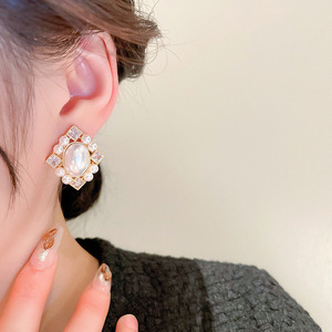 Eleganti Orecchini a Occhio di Gatto con Perle Finte per Donne, Gioielli in Stile Chic da Corte - Product Image 5