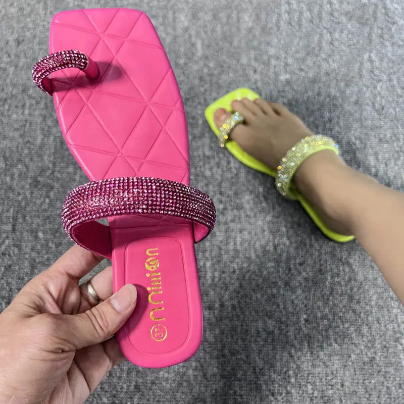 2023 elegant Luxury Beautiful plain leather sequined beaded flip toe ring flat sandals for women square head beach slipper