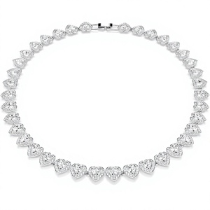 Collection <span class=keywords><strong>Ariana</strong></span> Grande : Parure de bijoux pour femme en cristal transparent et perles, finition rhodiée, avec colliers, boucles d'oreilles et bracelets - Product Image 1