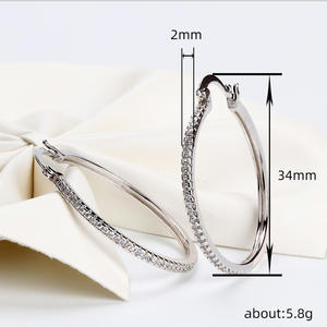 Orecchini a Cerchio E3080 in Oro Bianco con Cristalli e Strass, Classici da Donna per Uso Quotidiano - Product Image 5