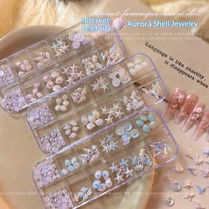 ชุดตกแต่งเล็บลายเปลือกหอยและปลาดาว 12 ชิ้น สีขาว สีฟ้าทะเล พร้อมฐานสีพื้น สำหรับตกแต่งเล็บ - Product Image 2