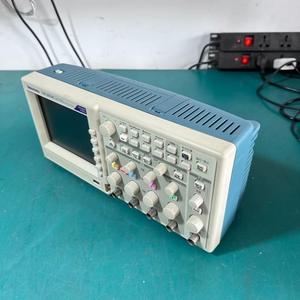 1 Unidad de Osciloscopio Digital Tektronix TDS2024C de 4 Canales, 200MHz, 2GS/G, Usado, Origen EE. UU., Garantía de un Mes, Buen Estado de Segunda Mano - Product Image 4