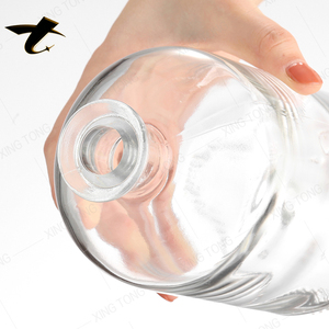 Botellas de Vidrio Redondas Vacías Personalizadas para Licores (500ml/750ml/700ml) con Sello de Corcho y Serigrafía para Vodka, Ginebra, Whisky y Licores - Product Image 5