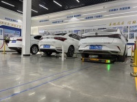 Système de garage de stationnement robotisé AGV avec capacité de 2350 kg