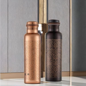 Bouteille d'eau en cuivre de qualité supérieure pour la salle de sport, le fitness, le yoga, l'hydratation saine et la détoxification, disponible au meilleur prix de gros - Product Image 1