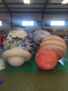 Ballons géants gonflables en PVC représentant les planètes du système <span class=keywords><strong>solaire</strong></span> avec logo personnalisé, impression UV, résistants aux UV et à l'<span class=keywords><strong>eau</strong></span>, pour la publicité (1m-5m) DLG - Product Image 4