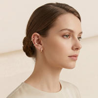 Boucles d'oreilles créoles plaquées or 18 carats avec zircone cubique pour oreilles non percées, invisibles et indolores, style serpentin, minimalistes, inaltérables