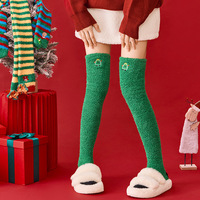 Chaussettes hautes de Noël pour femmes, chaussettes en peluche moelleuses au-dessus du genou, chaussettes longues fantaisie mignonnes pour les fêtes, chaussettes d'hiver pour la maison, cadeaux de Noël