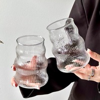 Tasse en verre borosilicate ondulé côtelé 560 ml, forme en S, résistante à la chaleur, pour café, thé, eau, vente en gros