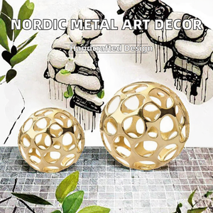 Artisanat en aluminium de style nordique-scandinave moderne, accessoires de décoration intérieure et extérieure de luxe faits à la main, occasions spéciales comme les anniversaires - Product Image 2
