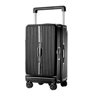 Maleta Expandible Travelpro de 26 Pulgadas con Ruedas Giratorias de 360 Grados y Candado TSA para Viajes de Placer - Product Image 1