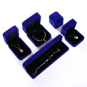 Caja de Joyería Cuadrada de Terciopelo Negro de Lujo al por Mayor, con Logotipo Personalizado, Elegante Empaque de Viaje para Aretes, Brazaletes, Pulseras y Colgantes - Product Image 2