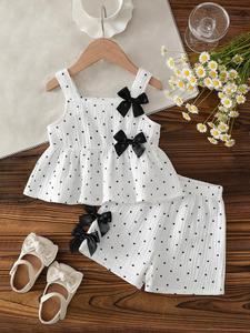 Completo Estivo Coreano da Bambina con Top a Bretelle in Cotone Gauze a Pois con Scollo Quadrato e Peplum, Dettagli Fiocco Frontale e Pantaloncini - Vendita Diretta dalla Fabbrica a Basso Prezzo - Product Image 1