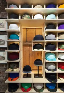 Tùy Chỉnh Sáng Tạo Ván Ép Mũ Hiển Thị Kệ Đứng Gỗ Thương Mại Đặc Biệt Săn Bắn Hat Tường Tủ Cho Bóng Chày Thể Thao - Product Image 6