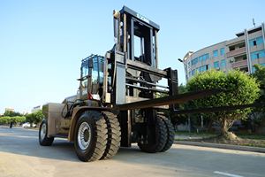 Carretilla elevadora eléctrica con batería de litio, camiones eléctricos de alta resistencia, carretilla elevadora grande, contenedor de 25 toneladas, manejador de energía limpia - Product Image 5