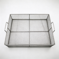 Plateau de rangement rectangulaire en maille d'acier inoxydable 304, durable et flexible, avec poignées latérales, pour l'organisation des armoires de salle de bain et de cuisine