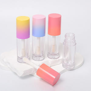 Botella de brillo de labios vacía redonda con logotipo personalizado degradado de 6ML, tubo de varita de brillo de labios cosmético, contenedor de corrector líquido con cepillo grande - Product Image 2