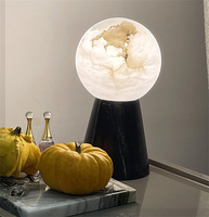 Lampe de table Creative Planet en marbre noir Marquina, lampe conique avec sphère en albâtre espagnol rétroéclairée
