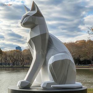 맞춤형 현대적인 대형 광택 추상 동물 조각상 거대한 흰색 스프레이 페인트 고양이 쪼그려 앉은 금속 기하학 조각 정원 장식용 - Product Image 3