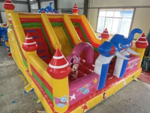 Combinación de tobogán de castillo hinchable medio a la venta trampolín inflable de bosque virgen y combinación de tobogán para Fiesta infantil