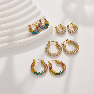 Boucles d'oreilles créoles en acier inoxydable plaqué or 18 carats avec cristaux colorés, vente en gros, style vintage, entièrement serties de diamants - Product Image 3