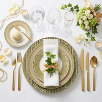 Assiettes de présentation en céramique verte Alhambra personnalisées en gros, avec bord doré, ensembles de vaisselle de luxe en porcelaine, assiettes de dîner pour décoration de mariage