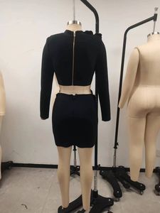 Ocstrade Printemps 2025 Vêtements Femme Ensemble Jupe Bandage et <span class=keywords><strong>Blouse</strong></span> Fleur Diamant Manches Longues – Ensemble Deux Pièces pour Femme - Product Image 5