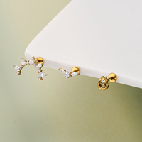 Piercing d'oreille en titane ASTM F136 à filetage interne avec zircone cubique (CZ) en forme d'étoile, de lune, de croix ou de fleur pour tragus, hélix et cartilage