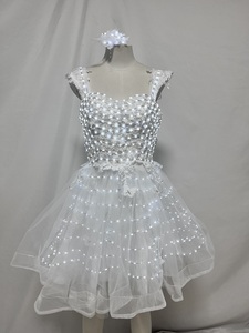 Robe de soirée lumineuse à LED pour femmes, robe de fée blanche scintillante avec coiffe en plumes, costume lumineux rechargeable - Product Image 4
