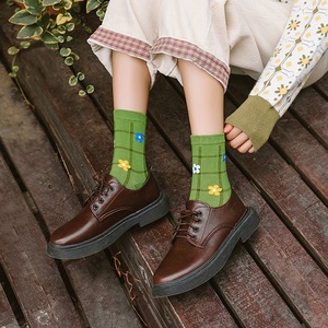 Calcetines de Algodón para Mujer, Otoño Invierno, con Diseño Floral, a Rayas y a Cuadros, de Media Caña - Product Image 1