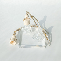 Quantité minimale de commande bas pas cher 8ml mini vide rose fleur forme bouteille en verre arôme coréen roseau clair verre diffuseur bouteilles pour voiture