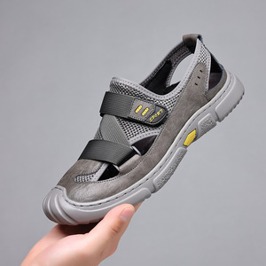 Sandalias de malla transpirable para hombre, planas, con cierre de velcro, color gris, informales, para verano y playa - Product Image 2