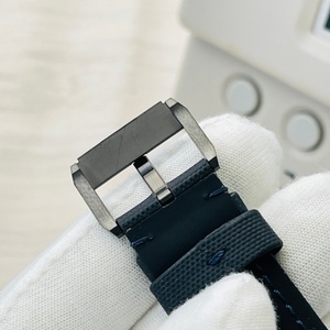Reloj de Lujo para Hombre, de Titanio y Acero Inoxidable, con Calendario, Correa de Cuero, Cristal de Zafiro, Precisión de Relojería, 10 Bar - Product Image 5
