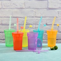 Gobelet en plastique translucide jetable personnalisé avec logo, paille flexible, couvercle anti-déversement, sans BPA, écologique, moderne et pratique pour la vente en gros