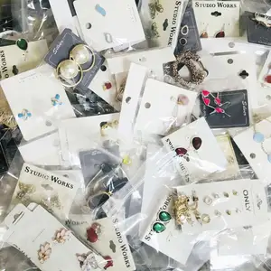 Mystery Box Lieferant Verkauf von Gewicht 1kg 80-150 Stück zufällige Mischung Armband Halskette Ohrring Ring Ohrclip Großhandel Fabrik