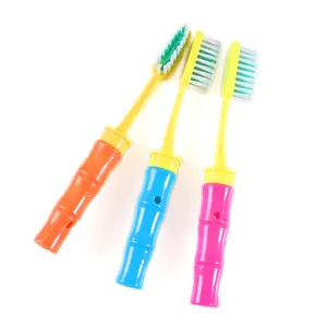 Ventes directes d'usine drôle brosse à dents en plastique avec sifflet enfants mini brosse à dents jouets