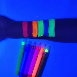 Ücretsiz örnek vücut sanatı UV Neon Glow karanlık Facepaint ipeksi jel cilt su yıkanabilir çocuklar İngiltere ve yüz boyası mum boya sopa