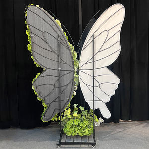Panneau de fond en fleurs artificielles en soie en forme de papillon géant pour décorations de mariage - Mur floral moderne et écologique - Product Image 2