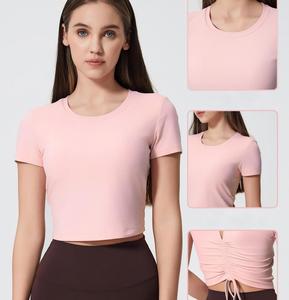 Camiseta de yoga corta para mujer con cordón en la espalda, fruncido, manga corta, abertura tipo llave, de secado rápido, transpirable, para entrenamiento, venta al por mayor - Product Image 3