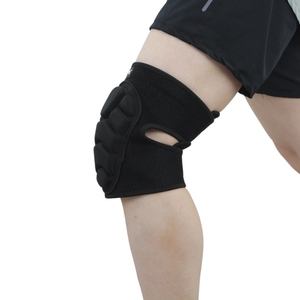 Vente en gros de stabilisateur de genouillère de moto de <span class=keywords><strong>football</strong></span> genouillère de compression en éponge douce et épaisse avec soulagement de la douleur conception respirante - Product Image 4