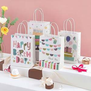 Sacs fourre-tout créatifs en papier kraft à motif de dessin animé pour mariages, festivals, fêtes, avec logo personnalisé pour cadeaux de mariage, d'anniversaire et de festival - Product Image 2