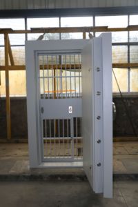 <span class=keywords><strong>Porta</strong></span> del caveau con <span class=keywords><strong>finestra</strong></span> di emergenza Eacape piccola <span class=keywords><strong>porta</strong></span> per la camera del caveau della banca fatta in cina Jinzheng - Product Image 4