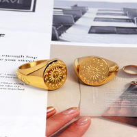 Kunden spezifischer Vintage runder Statement-Ring 18 Karat vergoldeter Damen schmuck Edelstahl Wasserdicht gravierter Sonnenschutz ring