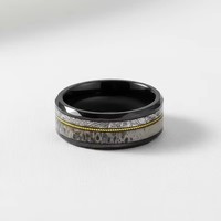 Bagues en carbure de tungstène martelé noir de 8 mm avec incrustation de corne de cerf et de météorite, motif corde de guitare dorée, pour hommes et femmes
